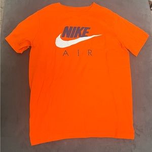 Nike boys size Medium tee. T-shirt. EUC!!
